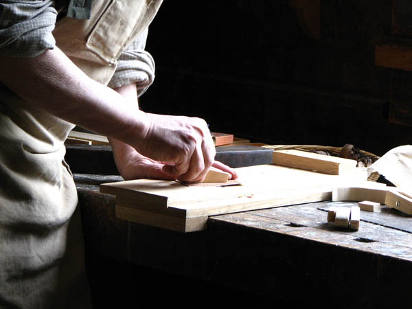 Nuestro equipo de profesionales cuenta  con muchos años de contrastada <strong>experiencia</strong> en el sector de la <strong>carpintería de madera en Passanant i Belltall</strong>.